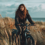 kobieta na e-rowerze